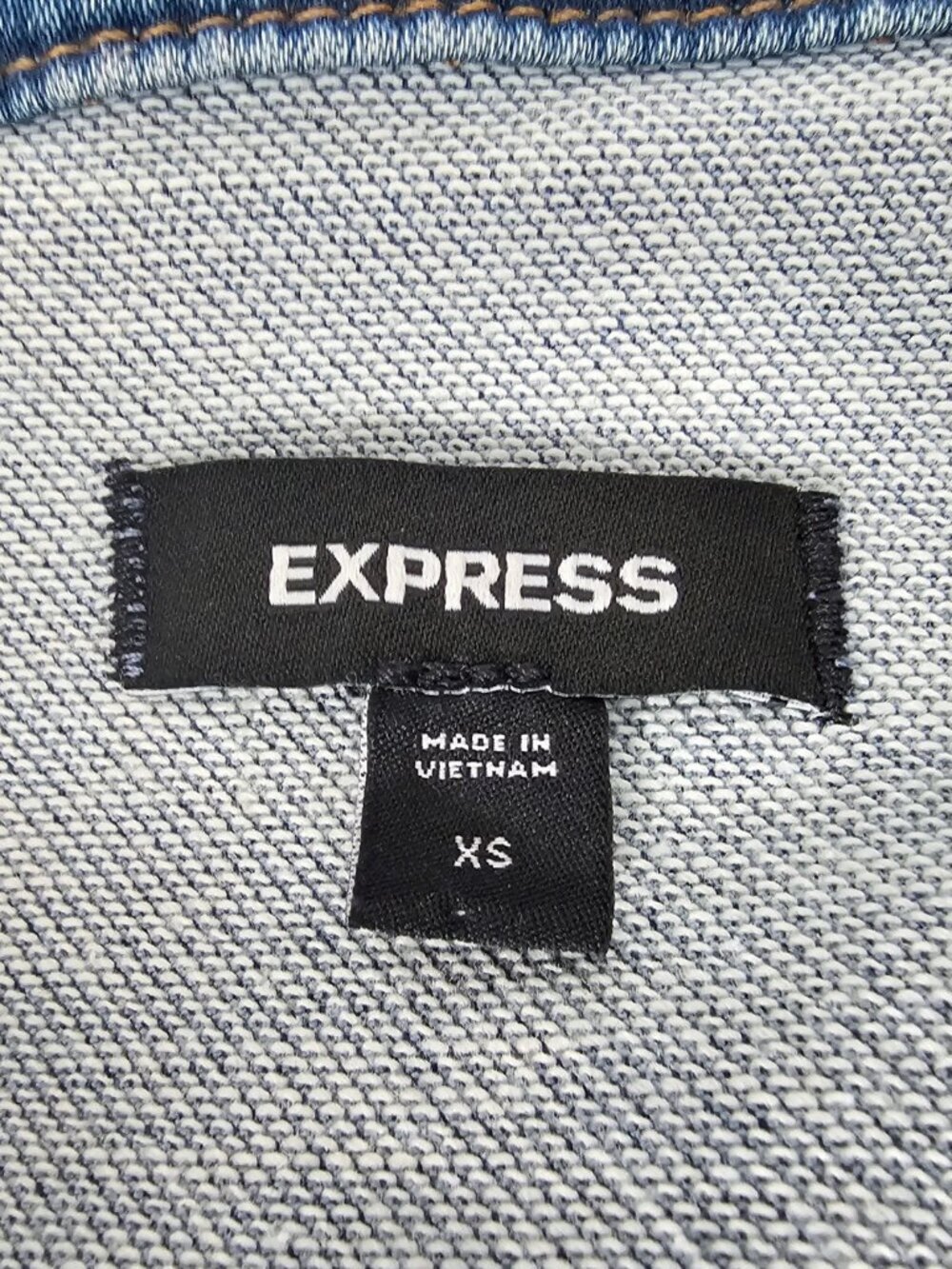 ✨Like New✨ Express Women's Light Wash Denim Trucker Jacket, Blue, Size XS - Picture 6 of 8